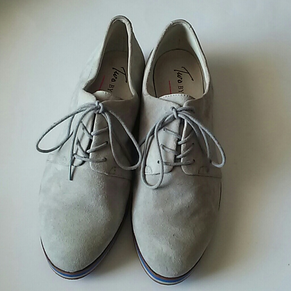 🎉Host Pick🎉Two by Vince Camuto Grey Suede Udessa - Picture 2 of 8